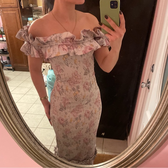 V Chapman Floral Lilac Midi Dress off the shoulder - Picture 4 of 7